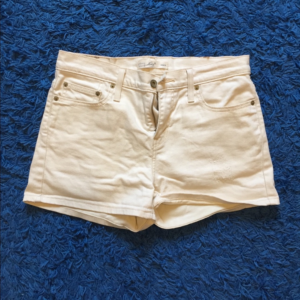 White High Waisted Levi’s Shorts